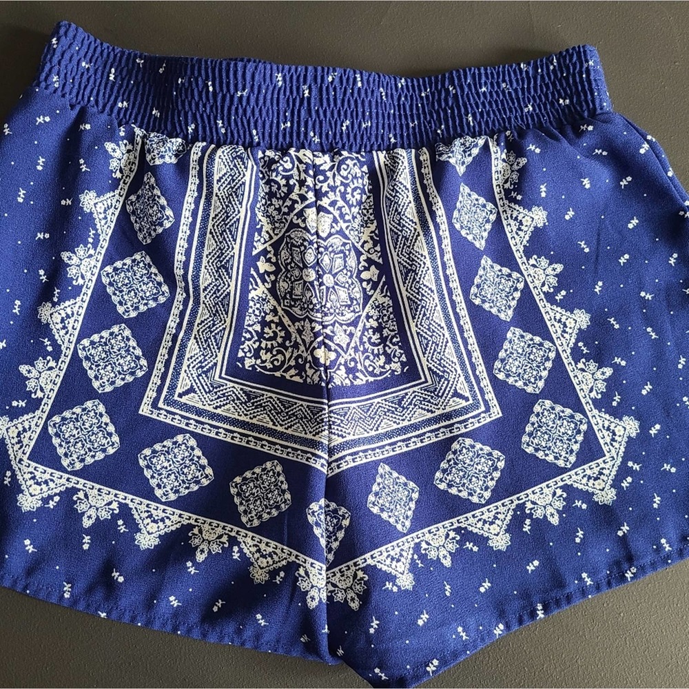 SWEET WANDERER | BLUE BANANA PRINT SHORTS - Picture 3 of 11